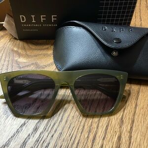DIFF sunglasses - style Avril in green